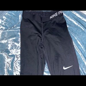 Black Nike leggings